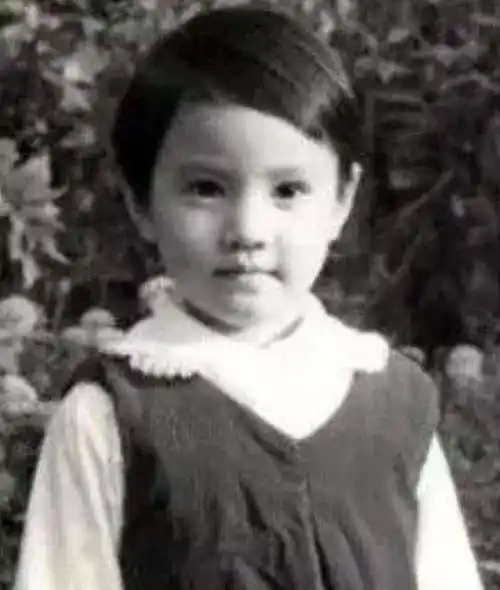 图4,其实这是钟楚红,她19岁就被评为"最美丽的港姐",也是80年代最红的