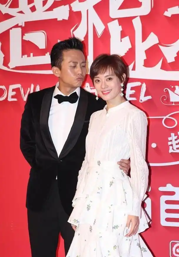 孙俪身材好纤细穿衬衫配半裙清新优雅和邓超同款真甜蜜