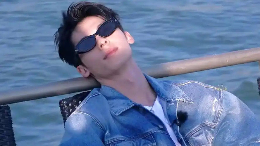 【许光汉】这一刻 光有了形状