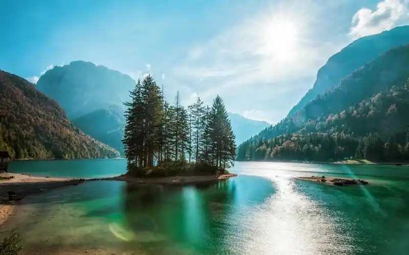 与大自然美景邂逅:优美的自然景观,连绵起伏的山脉,一幅美丽的风景