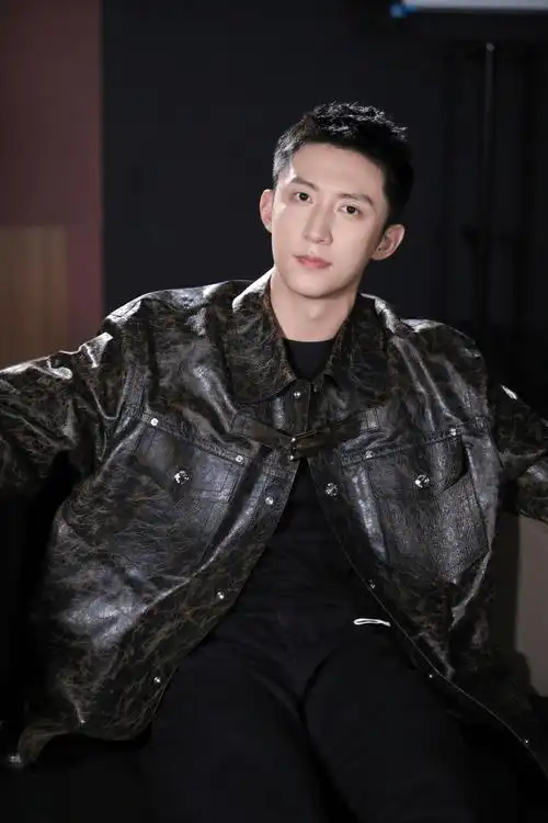 狐厂大拷问|黄景瑜回应顶级alpha称号 透露和张婧仪拍戏会害羞_娱乐