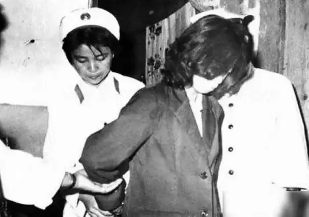 怎么可以错过(八三年被枪决的人)八三年枪毙罪犯视频 第8张