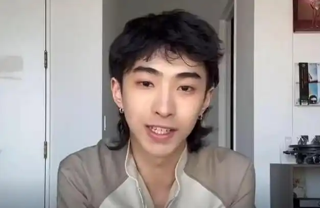 哈利被亲爸抛在脑后首次回应自己穿女装行为伊能静力挺儿子