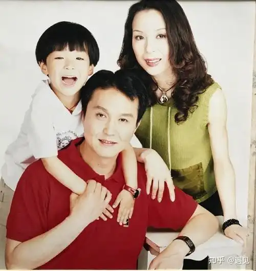 著名演员岳秀清:嫁吴刚30年生一明星儿子,把他宠成小公主 - 知乎
