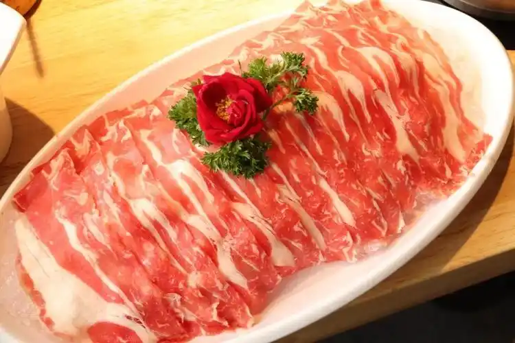 8折!鲜行者音乐火锅让你吃完不自觉的打个响指!_拼盘