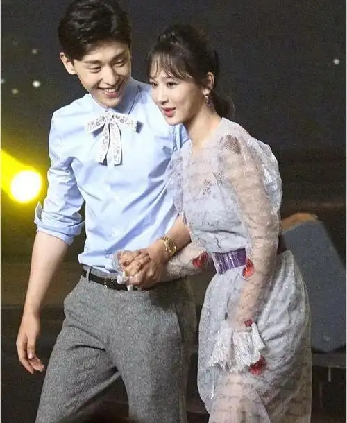 邓伦火锅店火了!不仅放着杨紫的"全家照",连店名都这么有爱!