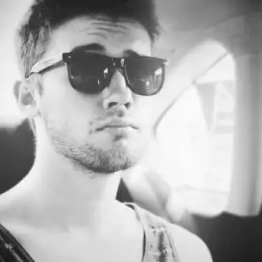 2024最新超酷高冷戴墨镜男生头像