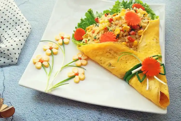 花束蛋包饭母亲节的专属仪式感简单的味道浓厚的情感