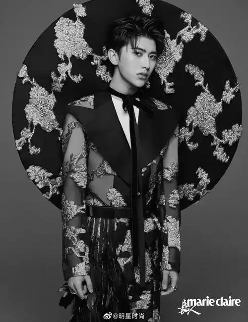 蔡徐坤登上《嘉人maria claire》封面