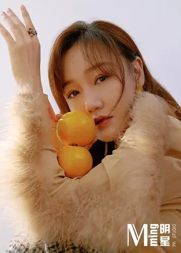 薛佳凝最新时尚大片曝光 新剧《光荣时代》获赞圆满收官