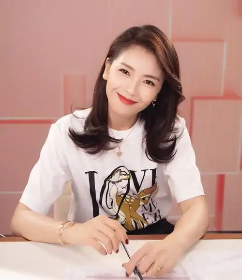 戚薇刘涛同款牛の原厂小鹿斑比印花宽松圆领短袖t恤