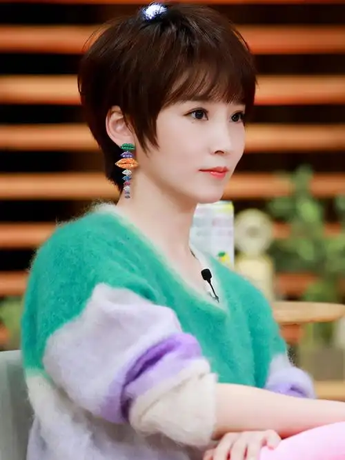 回顾吴京妻子谢楠嫁偶像挺着孕肚办婚礼生两子成人生赢家