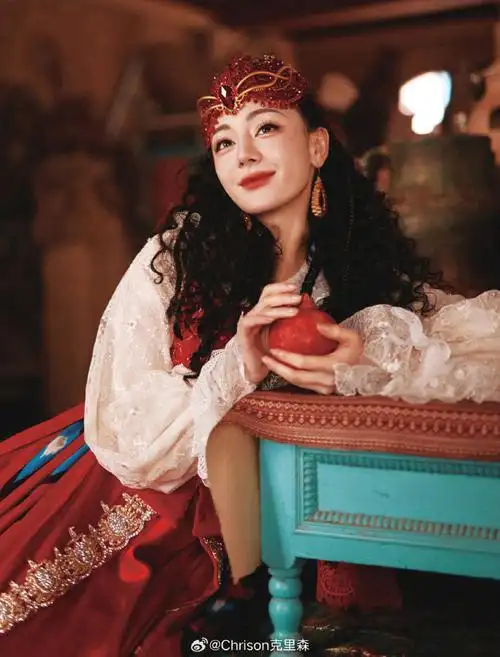 迪丽热巴 新疆的石榴花##明星春晚造型