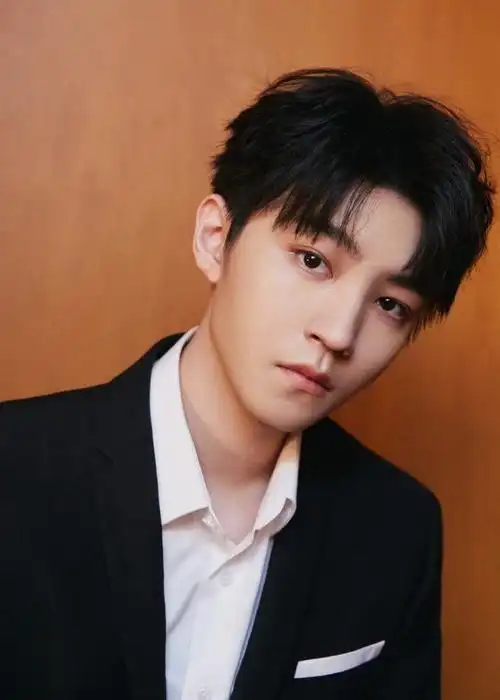 顶级骨相的明星#王俊凯必须拥有姓名优越的骨相,精致的五官!