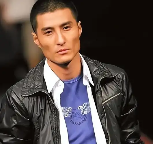 娱乐圈中兄弟明星不少,但是像胡东和胡兵这样知名的还真不多.