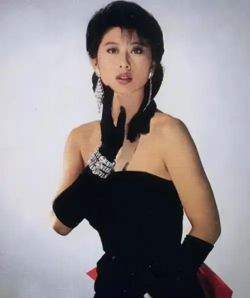 原来叶倩文这么美,63岁身材傲人,难怪费玉清都想做她