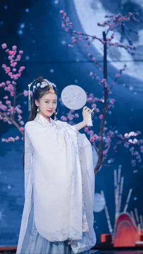 袁冰妍貂蝉拜月换上古风bgm加上戏曲风舞蹈白衣调色柔媚的古典美人