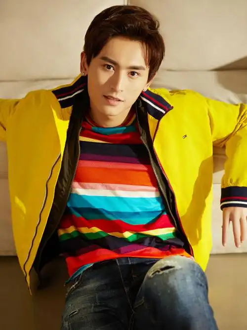 张哲瀚时尚杂志封面高清图片