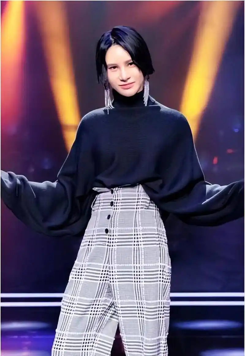 尚雯婕以519万张票,战胜夺冠呼声甚高的谭维维,成为2006年《超级女声