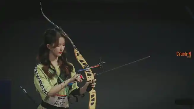 刘些宁射箭好美