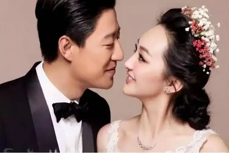 谍战天王于震,被前妻冠上了家暴男标签,现任妻子辛月,貌美如花_方柏霓