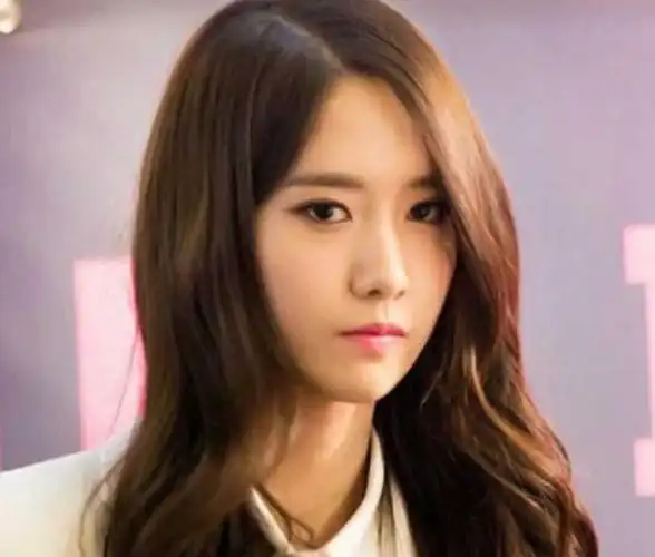 今天,我将为大家介绍一些不同的脸型,以