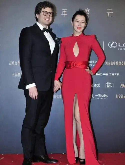 有些中年女星说不出哪里好,但就是谁也替代不了,个个气质十足_余男