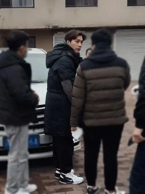 挑战每天按相册顺序发一张李易峰的照片