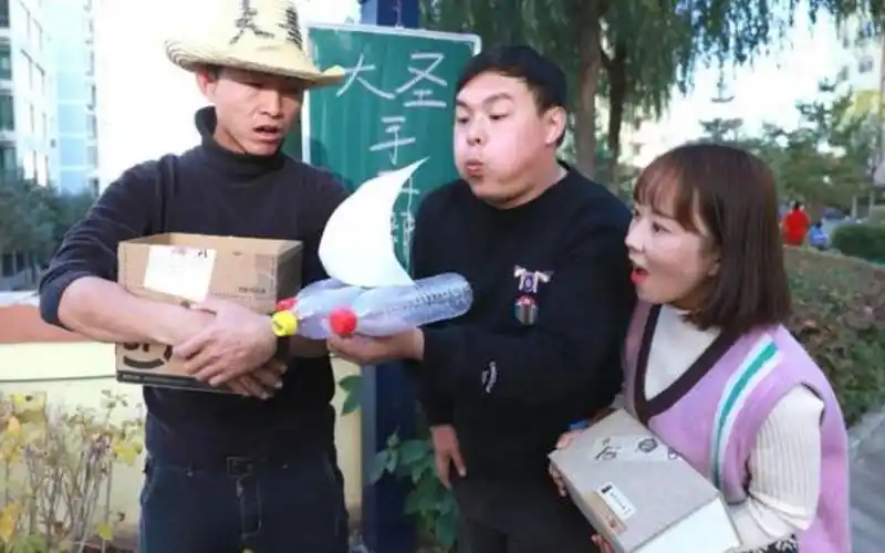 大圣开手工小卖部,顾客想要一个帆船,大圣做的太像了