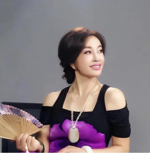 善恶终有报73岁还前凸后翘的四婚刘晓庆走上了另一条道路