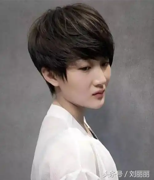 精选女生短发纹理烫30款