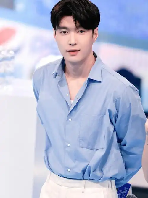 蓝色的张艺兴温柔的王子咩