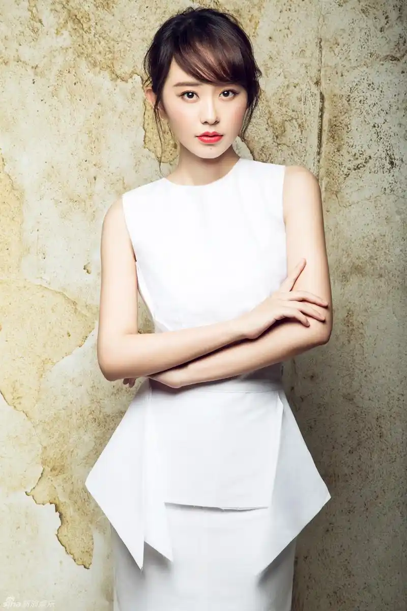 孙耀琦红唇媚眼