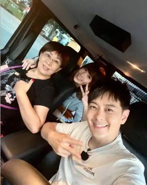林志颖晒家人合照,婆媳二人面带微笑画面和谐,力破不和传闻_陈若仪