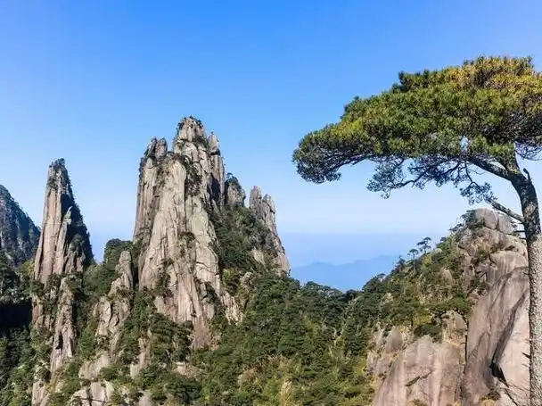 三清山风景名胜区是江西省上饶市的一个景区,位于江西省东北部的上饶