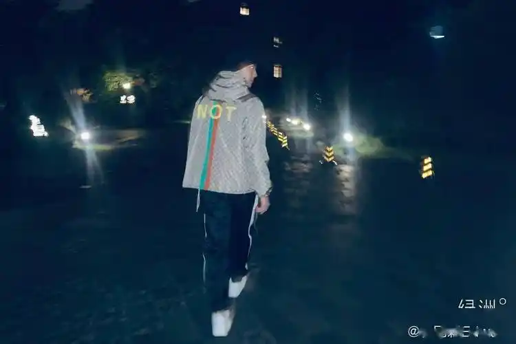 赖冠霖清晨上线更博 想和霖霖子在成都的街头走一走!