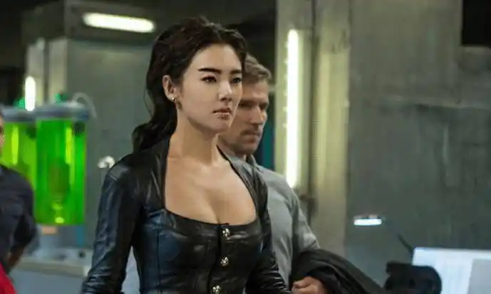 张雨绮重现美人鱼片段霸道小姐姐谁不爱维嘉被气场吓到