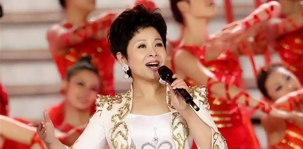 董文华:连登舞台13年,2000年因"绯闻"跌落神坛,如今怎样了