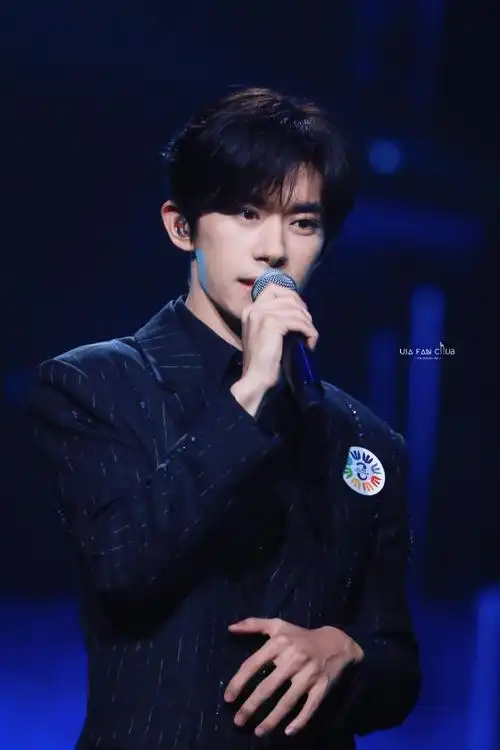 易烊千玺不辞星海舞台##易烊千玺献唱不辞星海