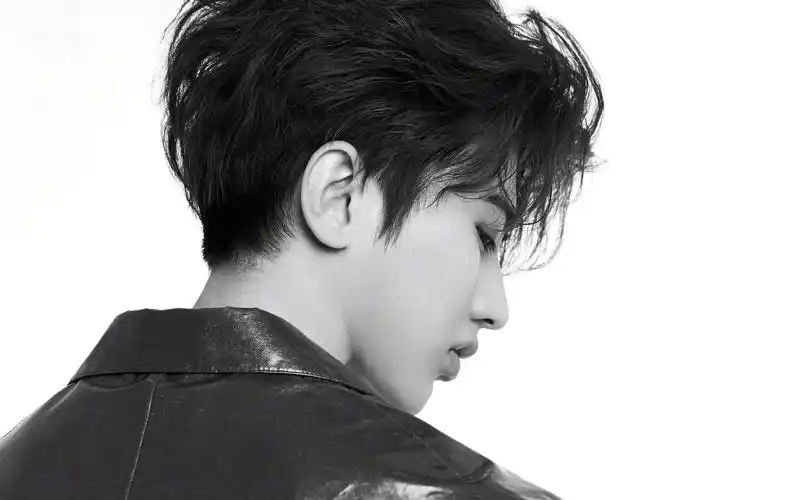 小鲜肉蔡徐坤帅气图片桌面壁纸