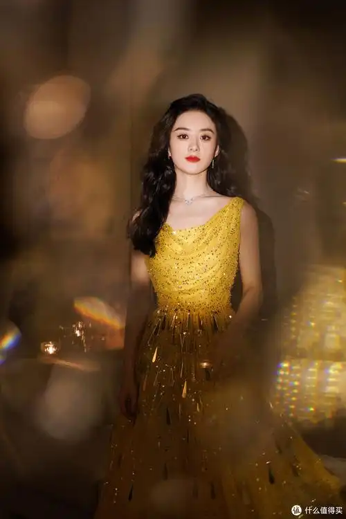 殷桃却成最大赢家,微光盛典女明星都穿了哪些礼服?