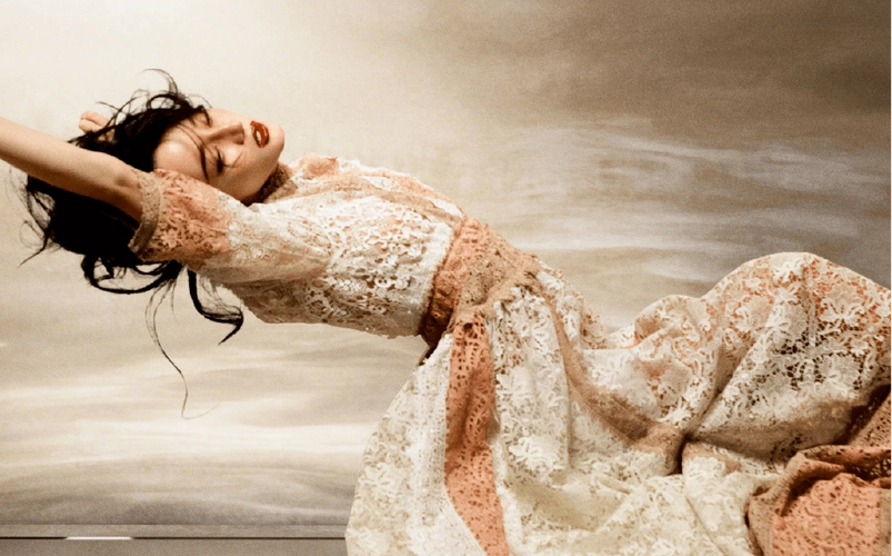 热巴自从本月开工后,就开始"报复性"营业,各种时尚活动不停,如今又有