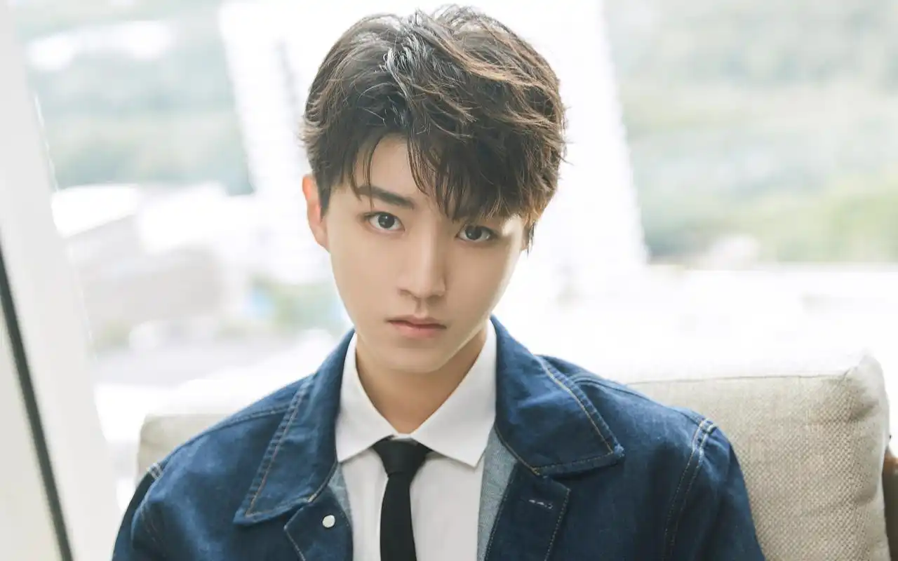 王俊凯牛仔衣帅气写真图片壁纸高清大图预览1920×1200_大陆明星下载