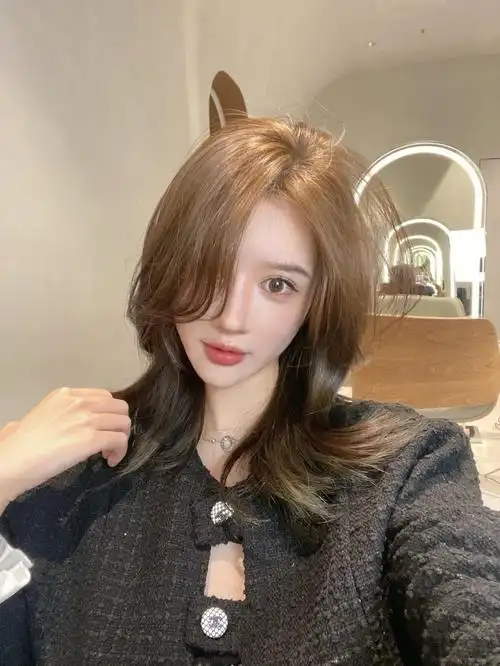 在考虑接不接发的最后还是放弃了希望头发快快长长[doge]#女生发型