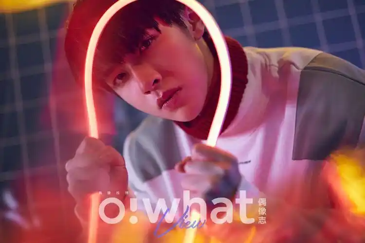 张逸杰解锁新大片 首秀反骨机车风格__财经头条