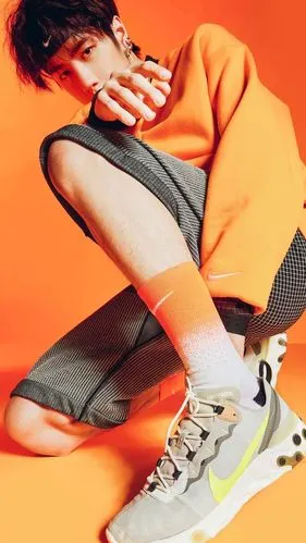 来看王一博的腿我酸了