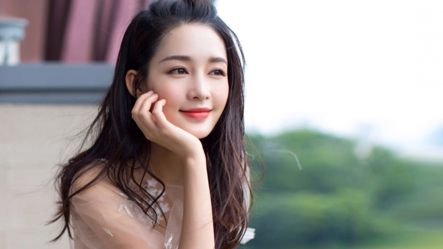 十位90后女艺人爱笑容榜单,郑爽第二杨紫第三,第一居然是她