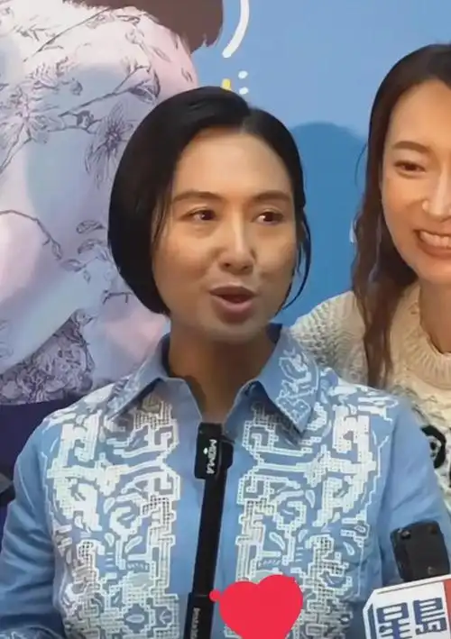 朱茵近况曝光,53岁还在工作,仍是细胳膊细腿,不介意谈前任