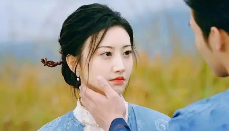 景甜沉香如屑定妆照释出刘海显土气和司藤造型差太大