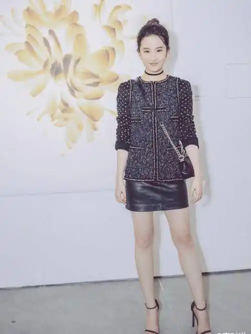 原创刘亦菲发自拍美丽依旧素颜状态依旧耐看网友至今单身可惜了